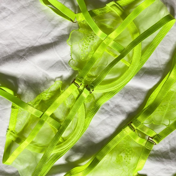 SHEIN Neon Lime Embroidered Mesh Underwire Garter Lingerie Set - Picture 7 of 7